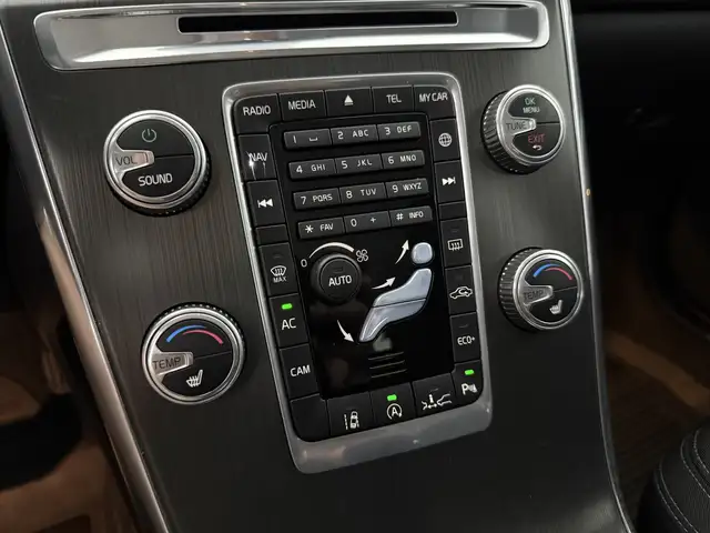Volvo XC60 view 22