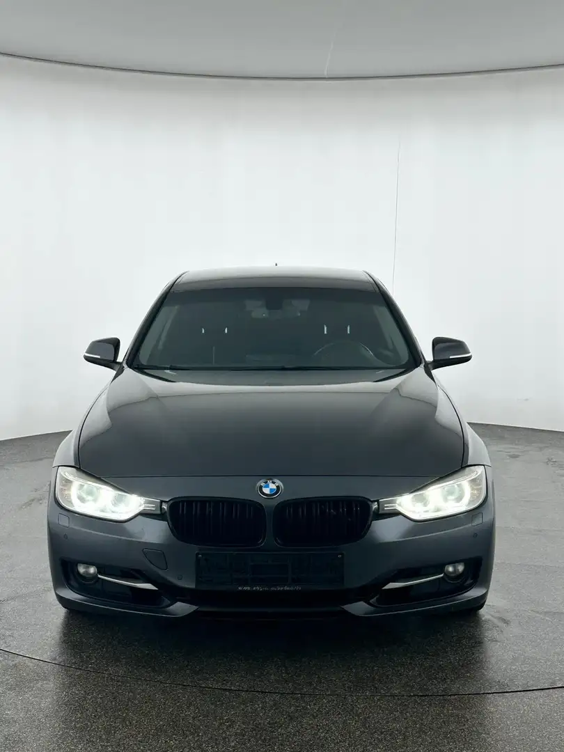 BMW 330 d Sport Grau - 1
