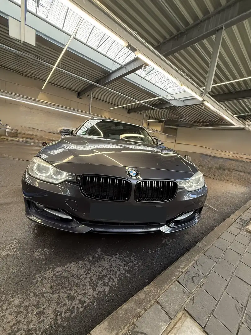 BMW 330 d Sport Grau - 1