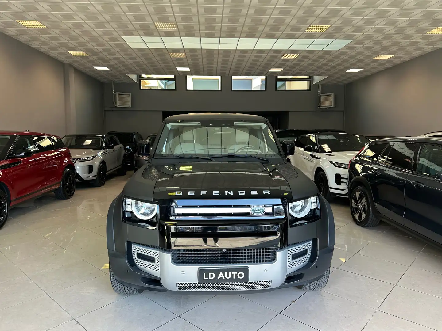 Land Rover Defender Defender VII 10 110 2.0d sd4 SE awd 200cv auto - 2