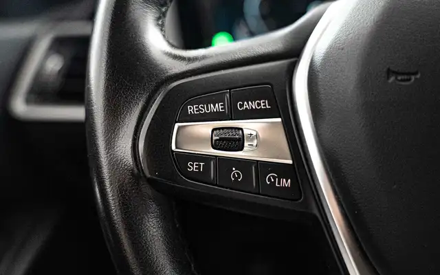 BMW 3 Series view 15