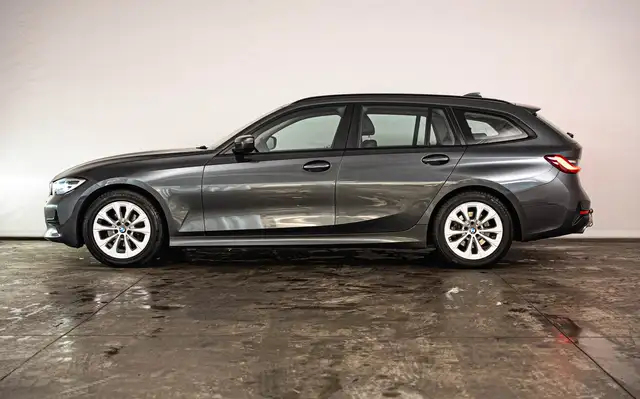 BMW 3 Series view 2