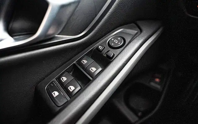 BMW 3 Series view 27