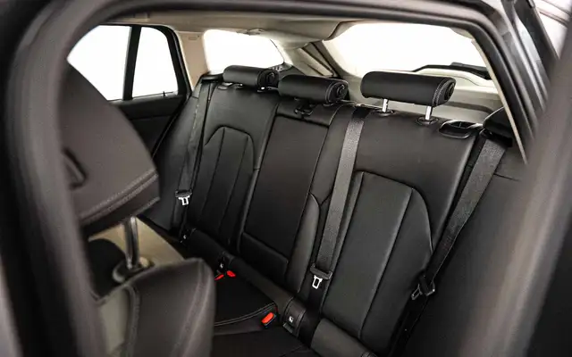 BMW 3 Series view 9