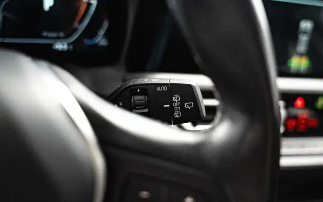 BMW 3 Series view 25