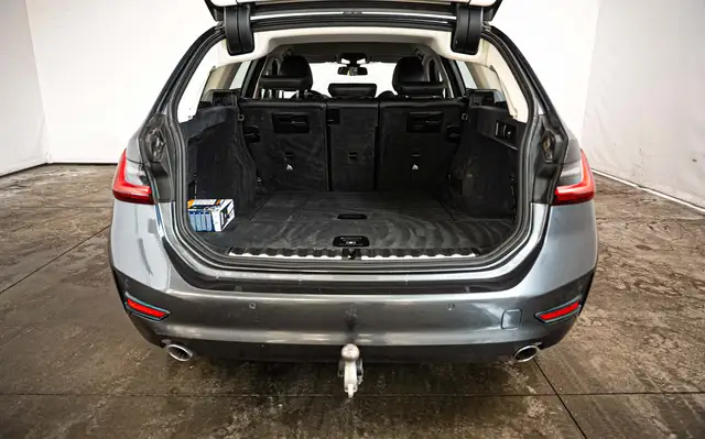 BMW 3 Series view 7