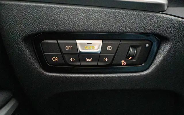 BMW 3 Series view 23