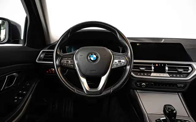 BMW 3 Series view 14