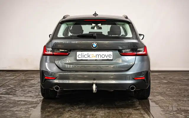 BMW 3 Series view 4