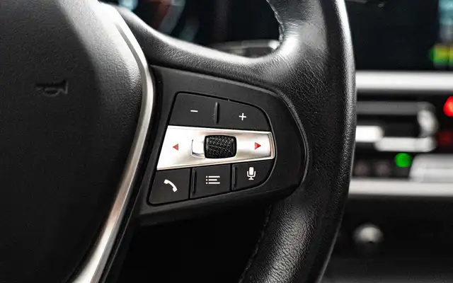 BMW 3 Series view 16