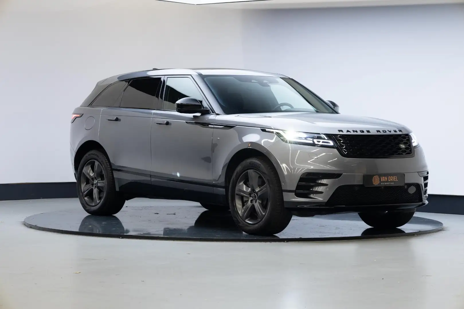 Land Rover Range Rover Velar 2.0 P400e R-Dynamic S | Panoramadak | 360 Camera | Grijs - 1
