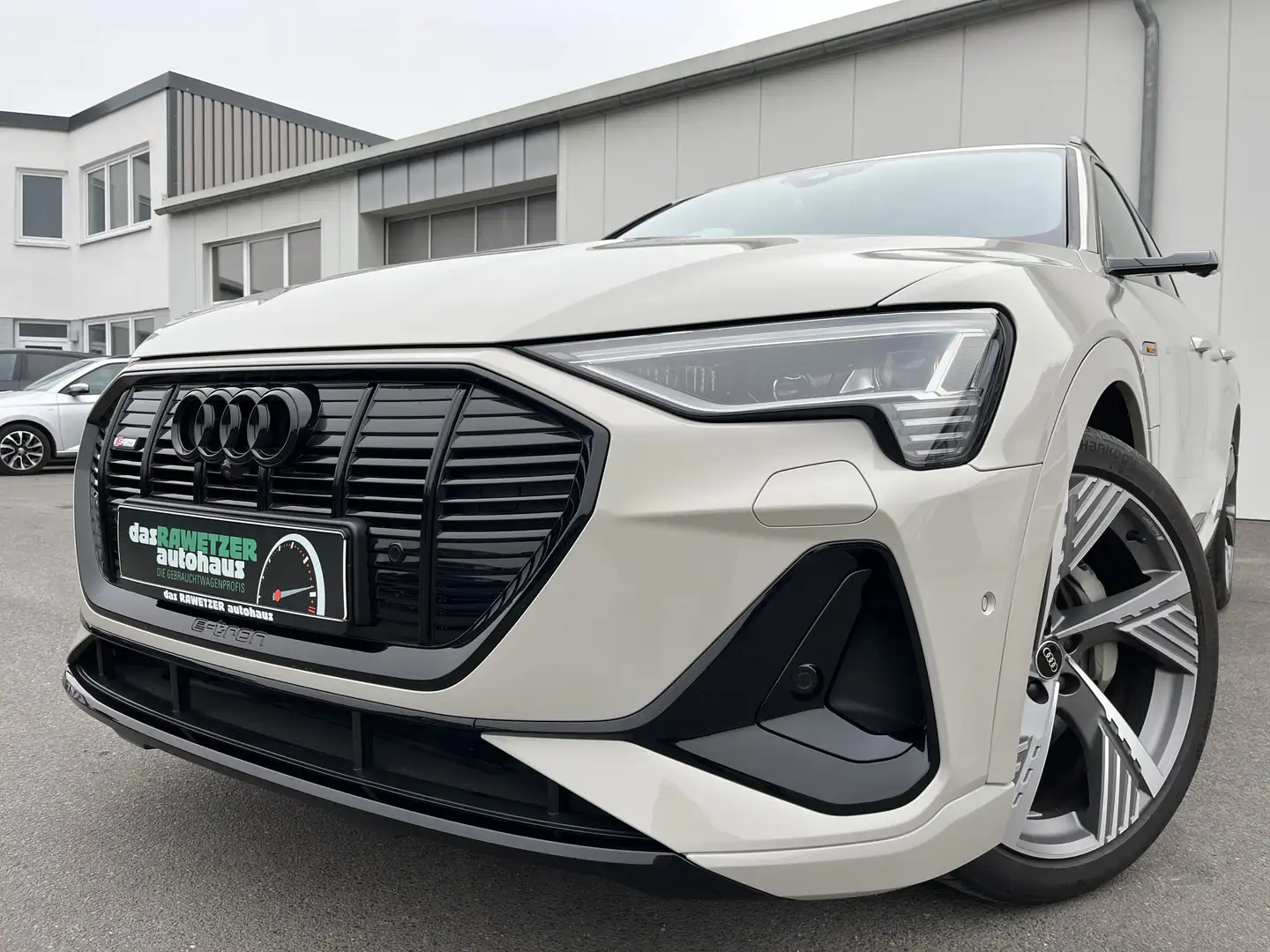 Audi e-tron quattro S line 282€ m. 20% Anzahlung 95kWh Head Beige - 1