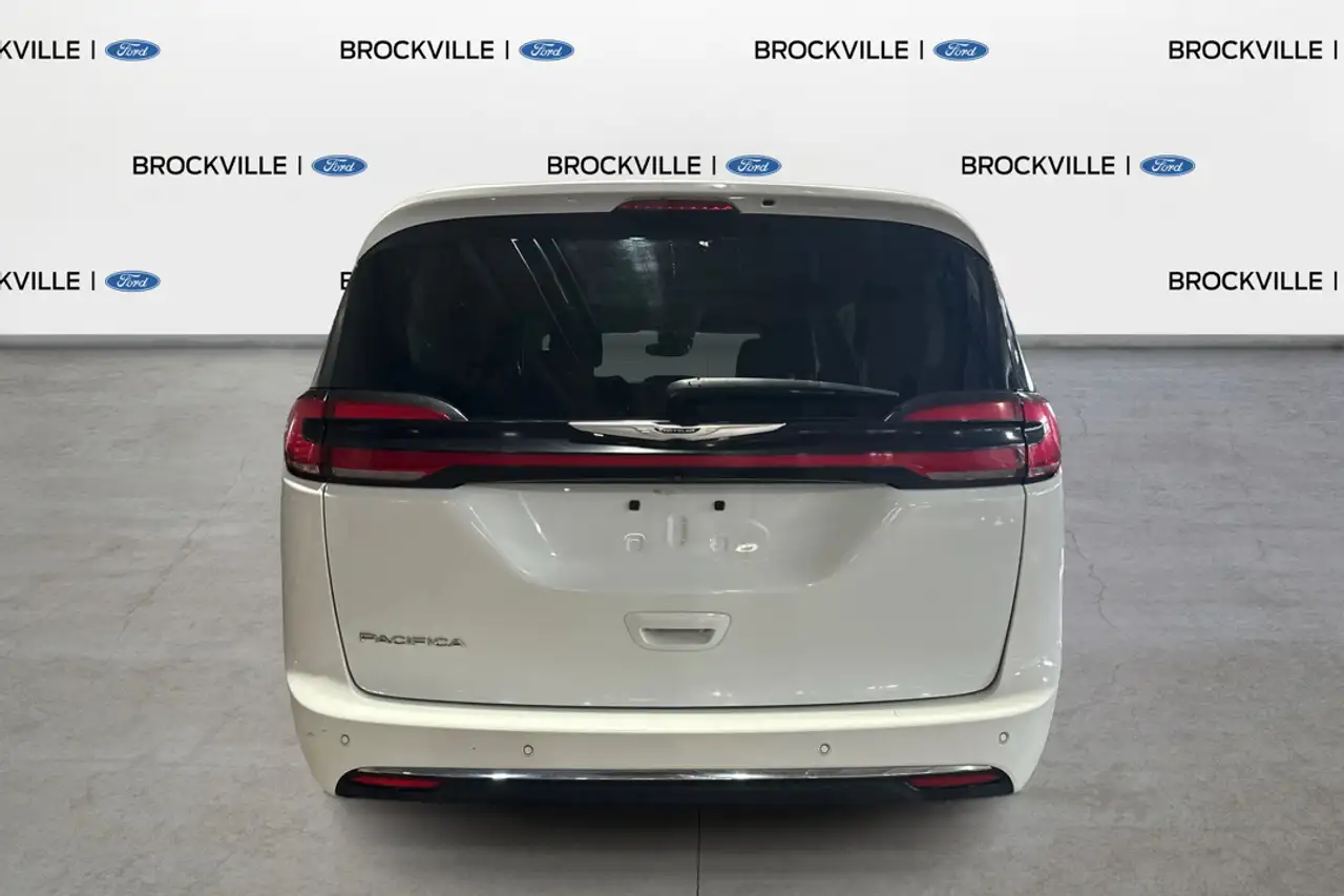 Chrysler Pacifica снимка Chrysler Pacifica