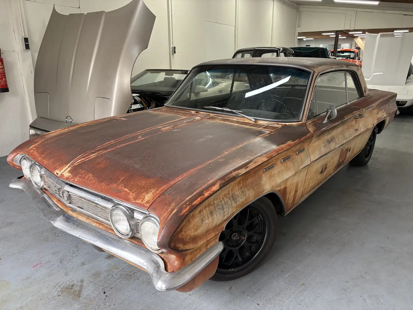 Buick Skylark 350 V8 | 1962 | RustLOOK | Bruin - 1