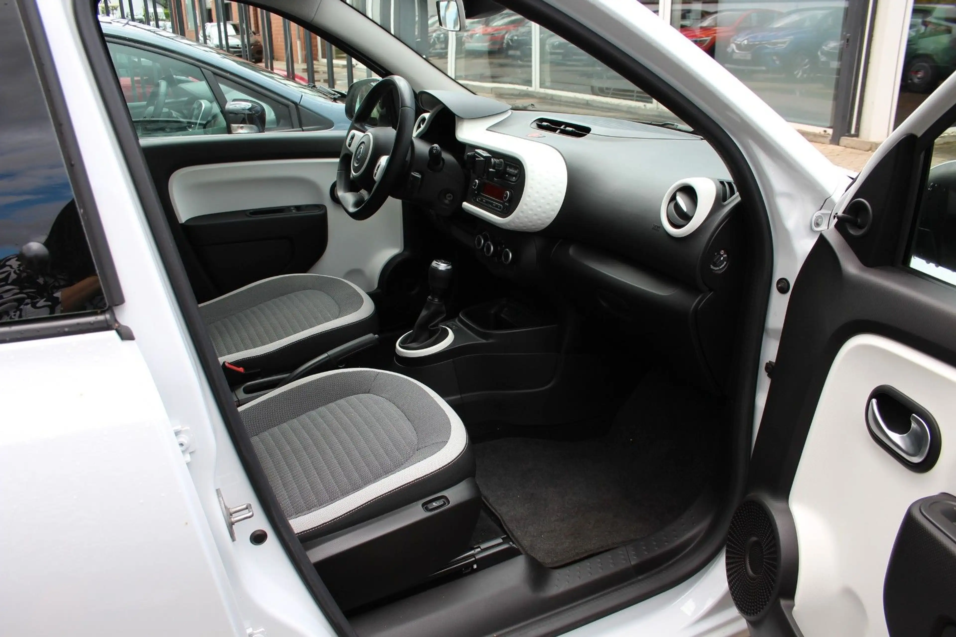Renault Twingo Limited — photo 7
