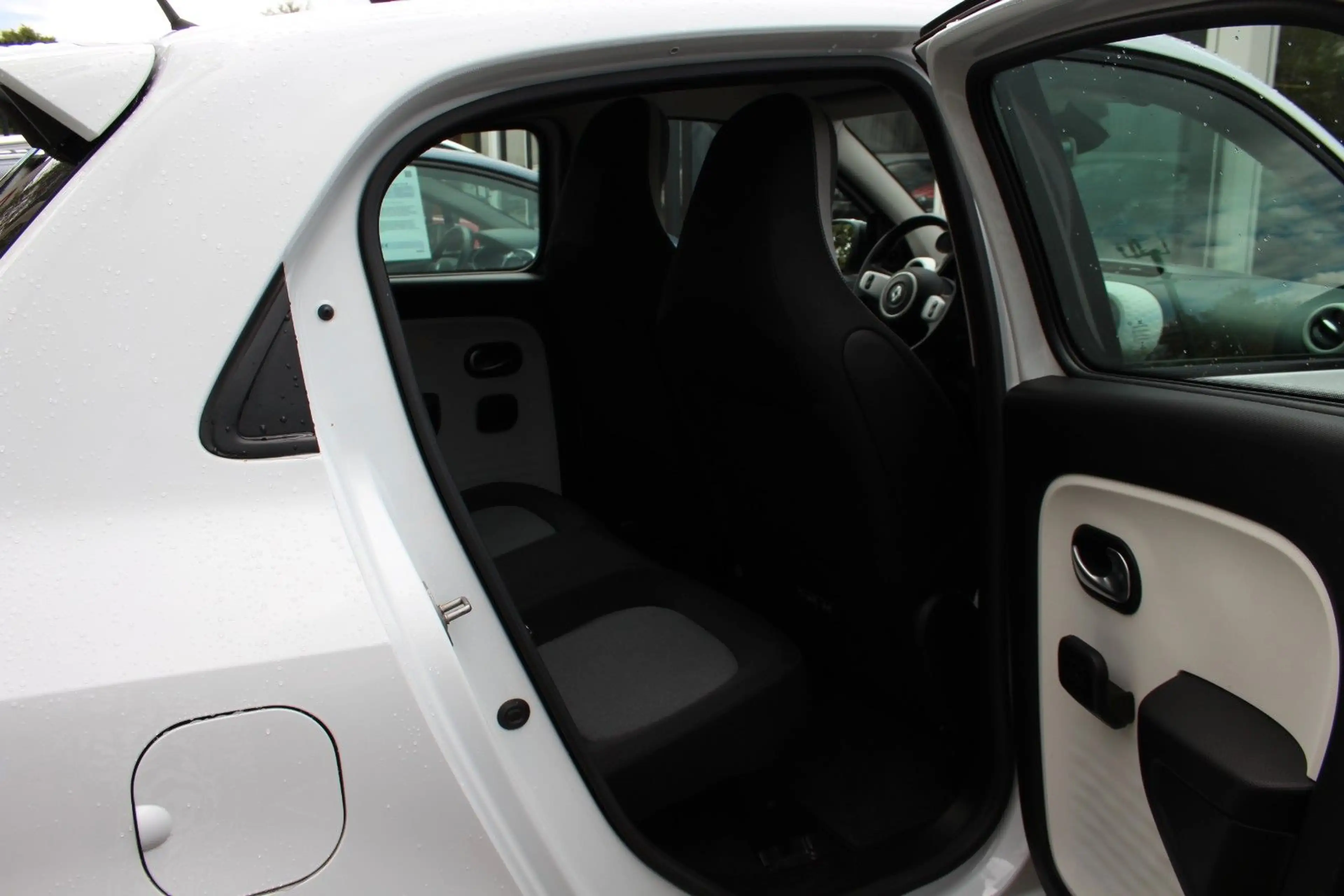 Renault Twingo Limited — photo 9