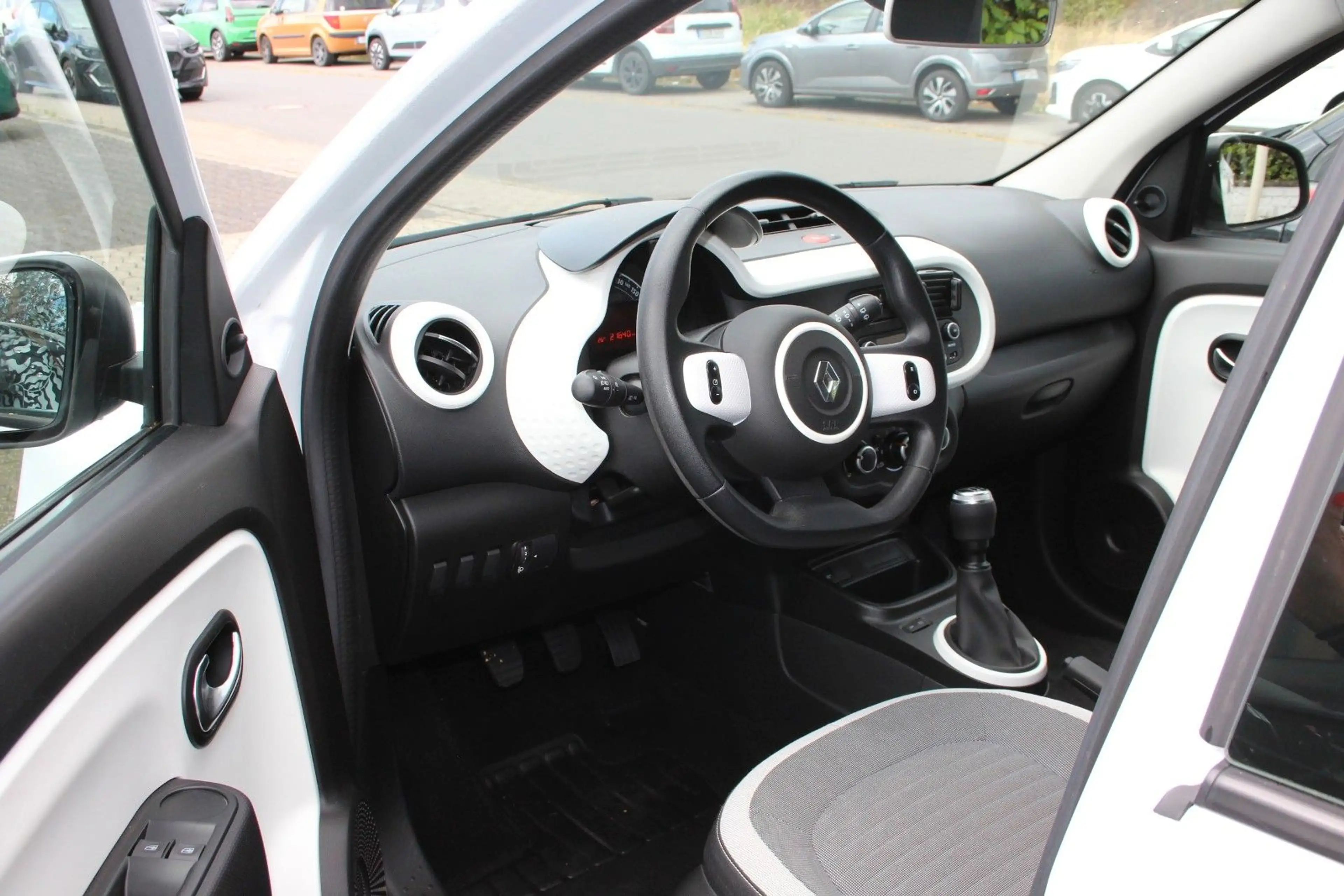 Renault Twingo Limited — photo 6
