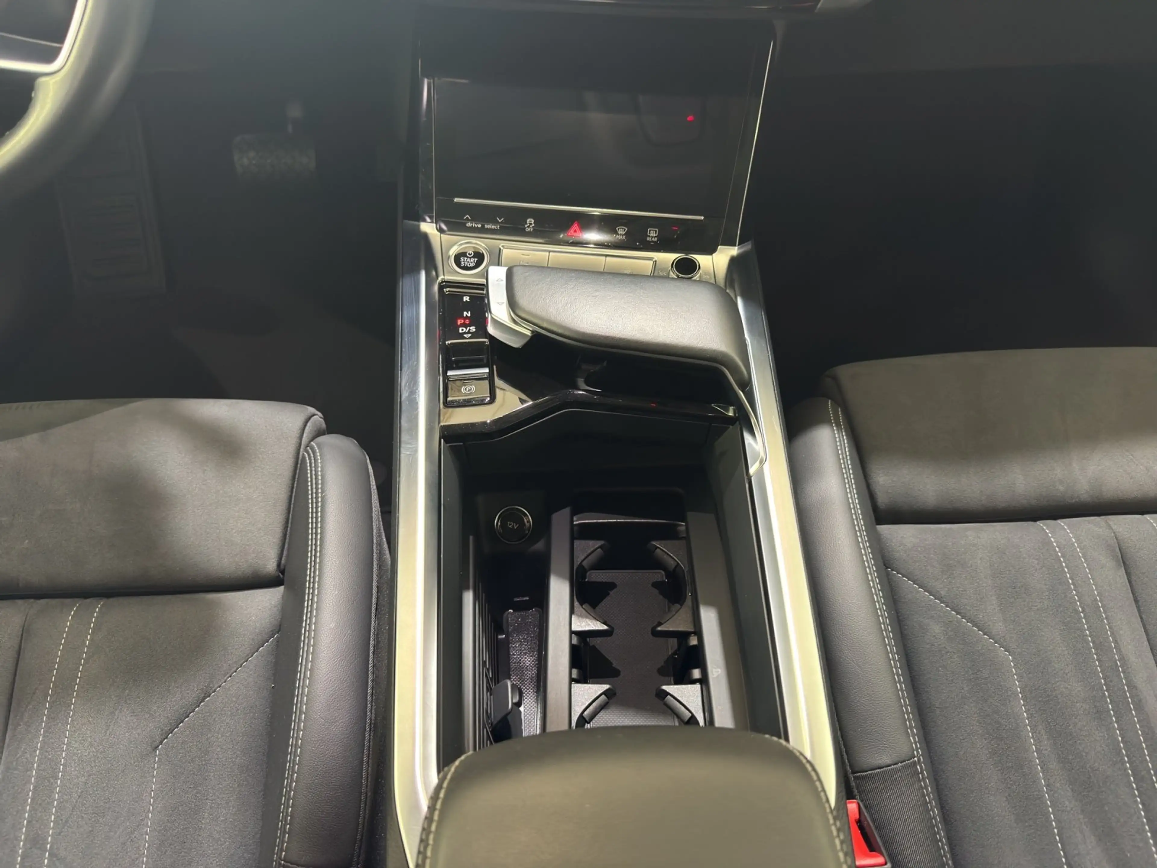 Audi Q8 e-tron 55 quattro advanced | AHK | LED — photo 14
