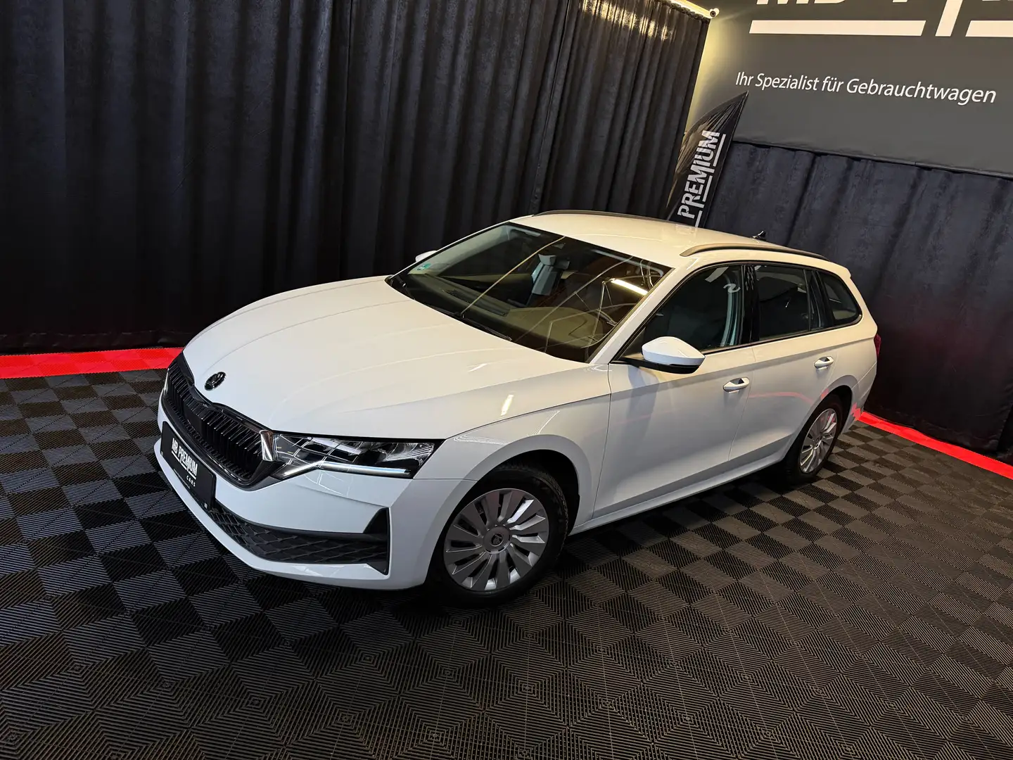 Skoda Octavia 2.0 TDI 85 kW Essence *LED*VIRTUAL*AHK* Weiß - 1