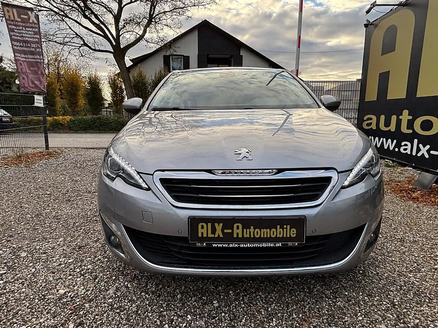 Peugeot 308 1,6 Blue HDi Allure 17" Silber - 2