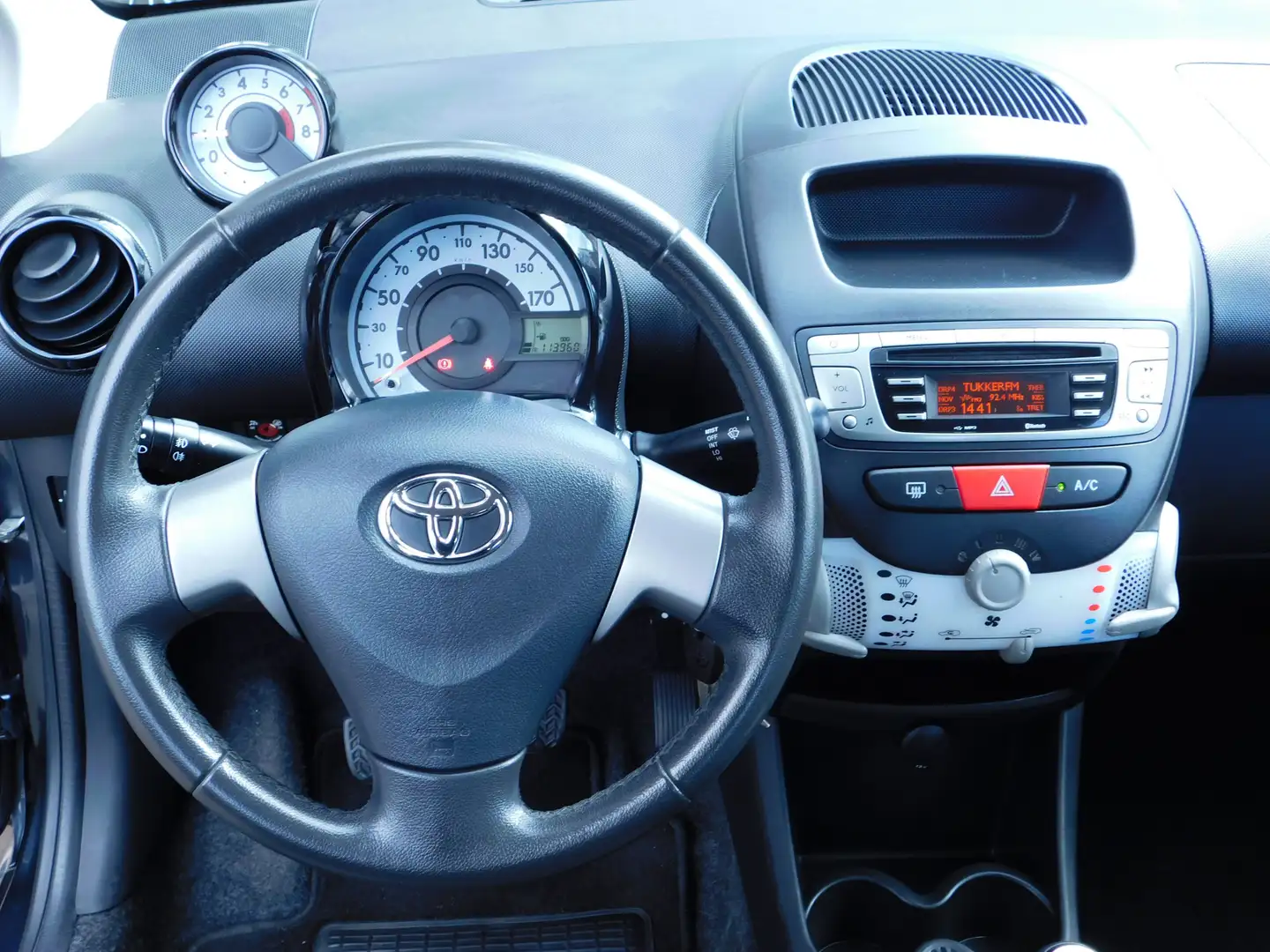 Toyota Aygo 1.0 VVT-i Comfort AIRCO / TOERENTELLER Grijs - 2
