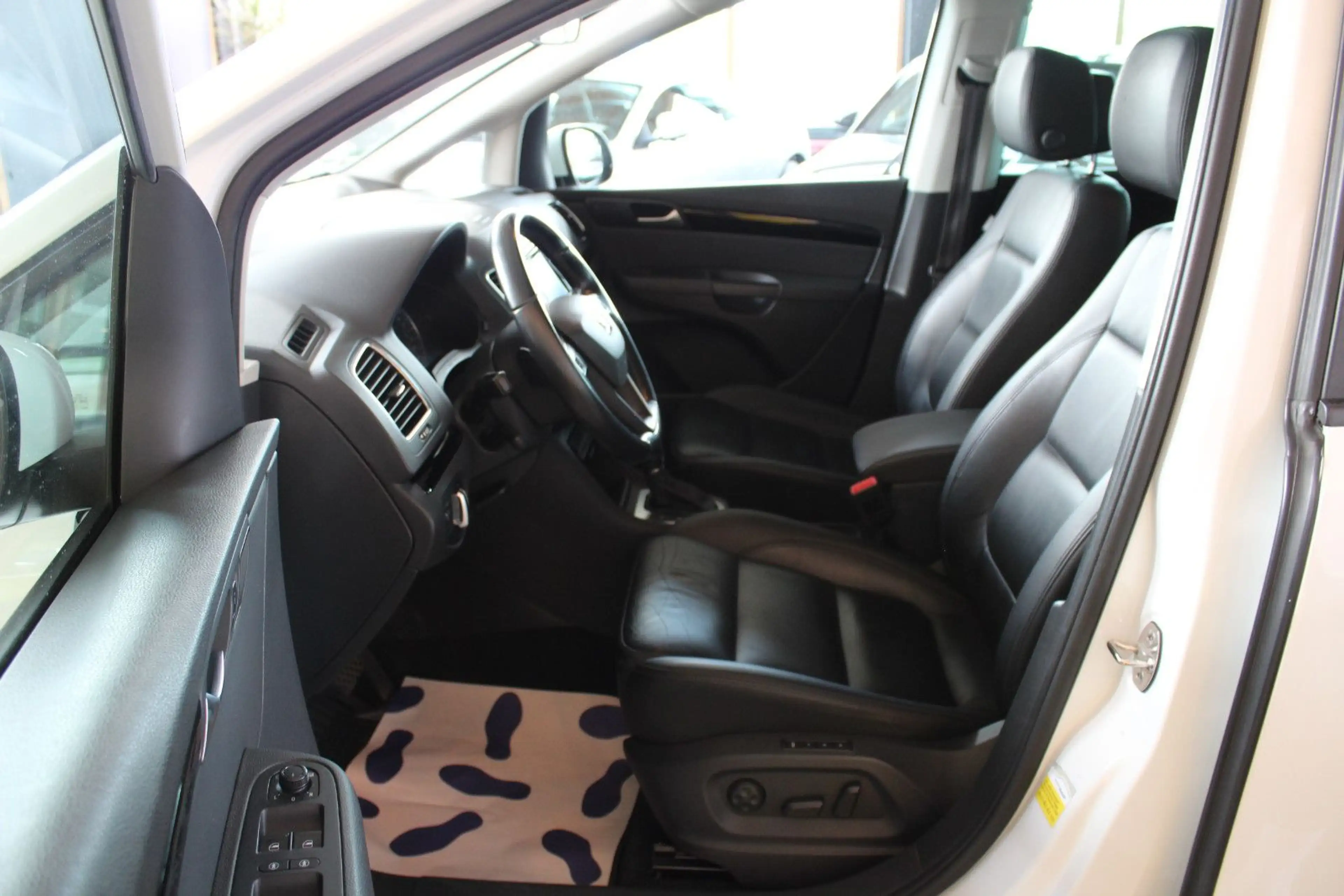 SEAT Alhambra 2.0 TDI DSG Style*7.Si*NAVI*AHK*KAMERA* — photo 7