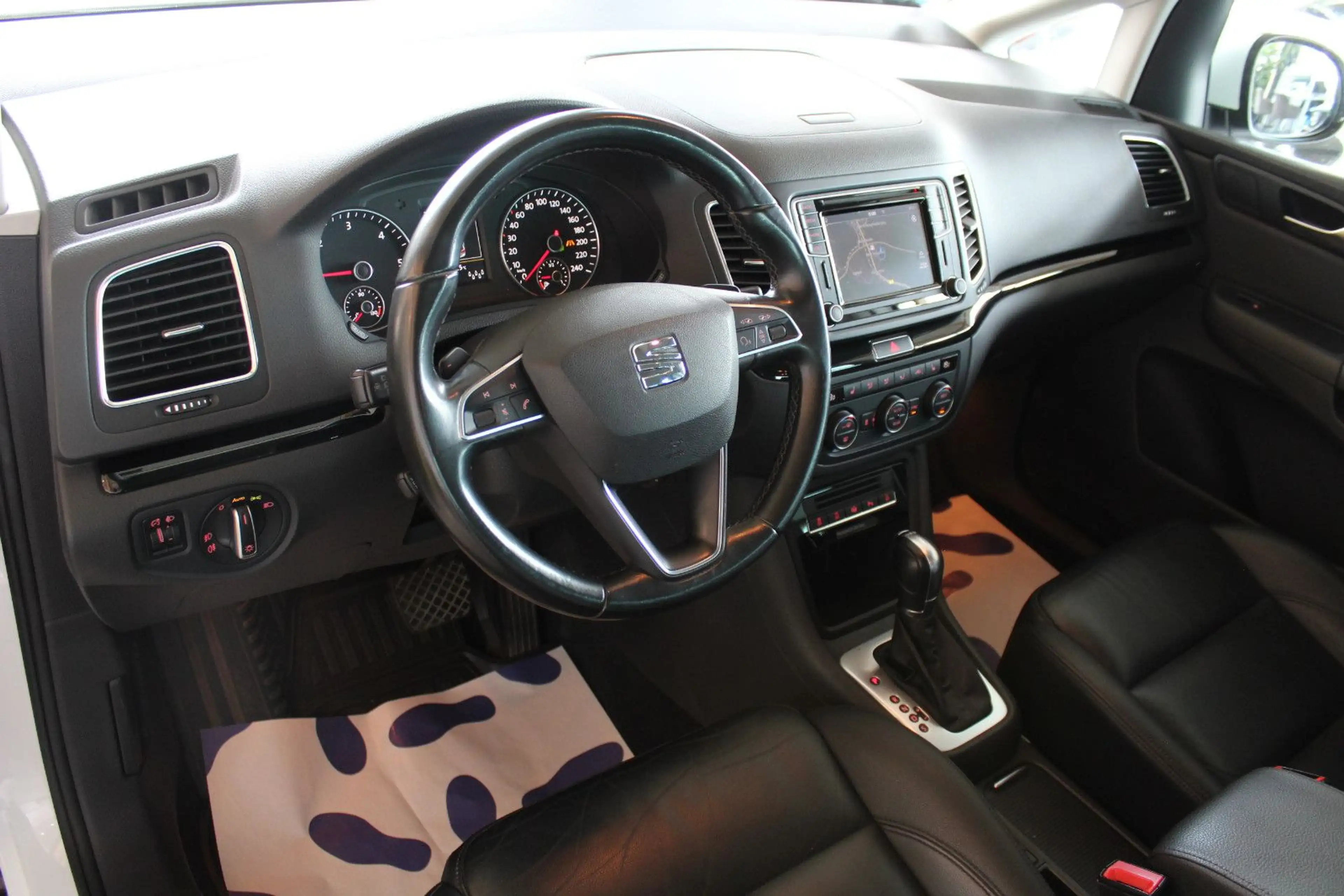 SEAT Alhambra 2.0 TDI DSG Style*7.Si*NAVI*AHK*KAMERA* — photo 8