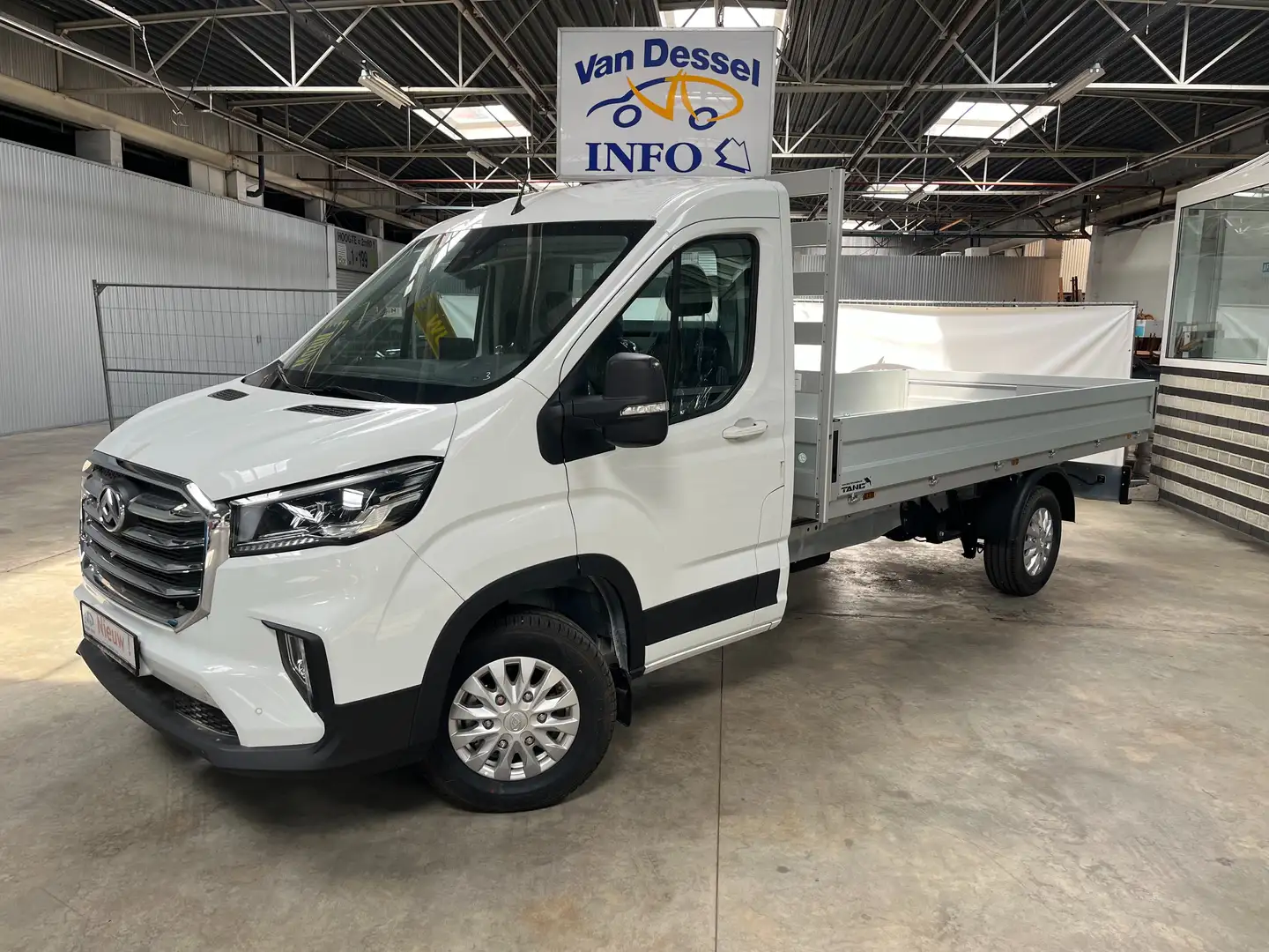 Maxus Deliver 9 L4 Open Laadbak 2.0 D Luxury *€ 22.490 NETTO* Blanc - 1