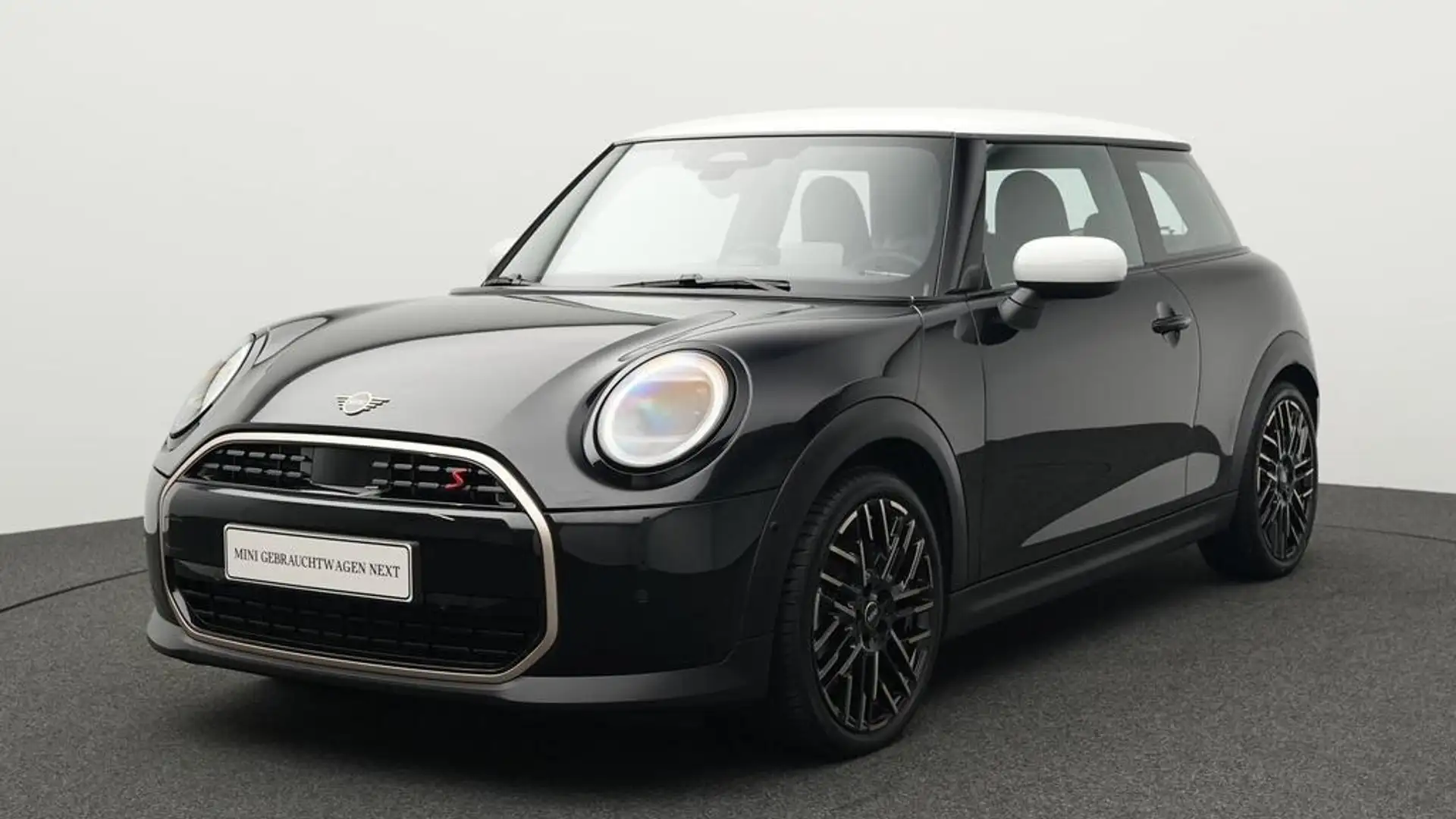 MINI Cooper S Favoured Trim Schwarz - 1