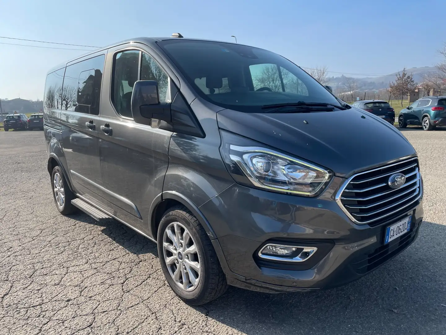 Ford Tourneo Custom 320 2.0 TDCi 130CV MHEV PC Titanium 9 posti Gris - 2