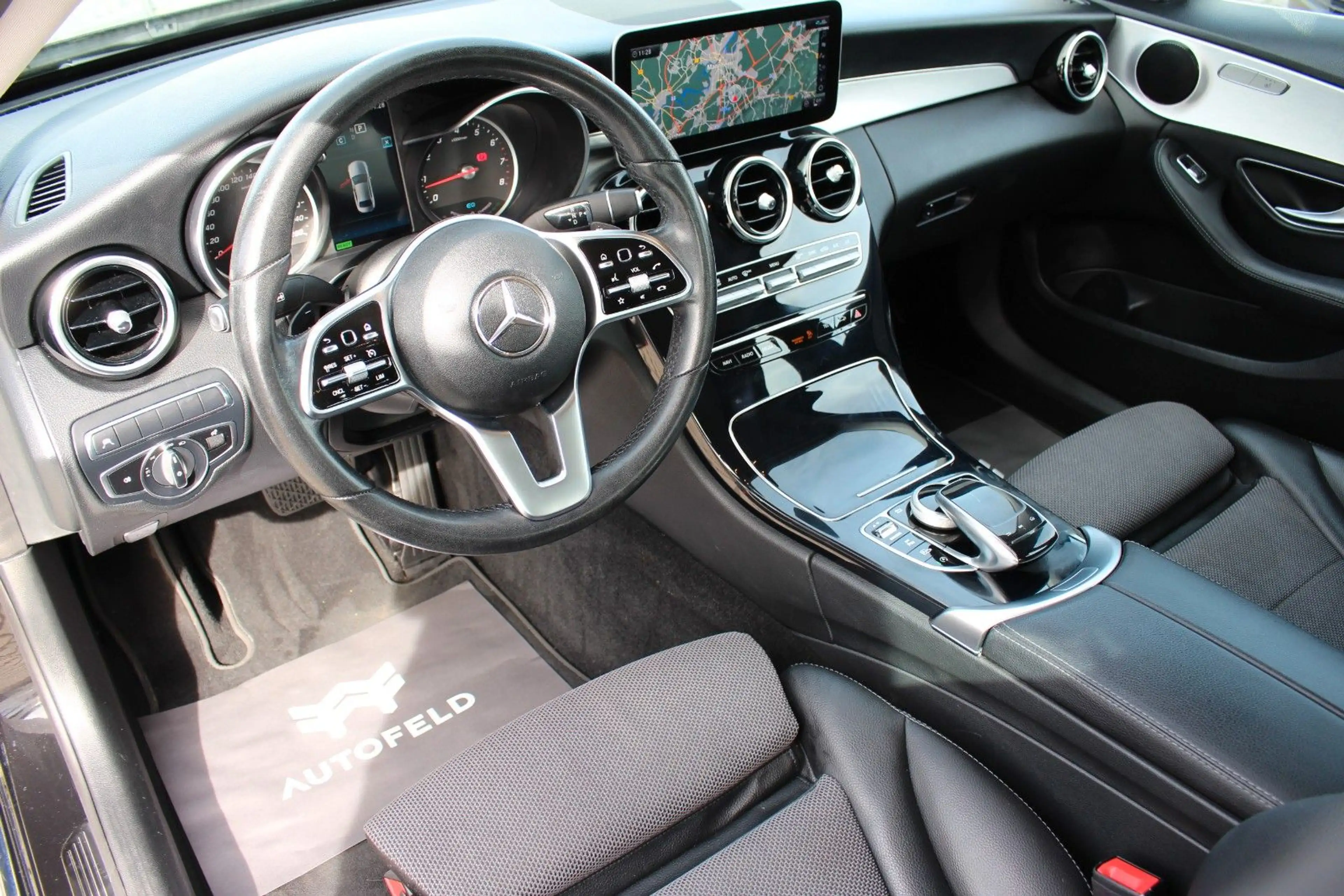Mercedes-Benz C 200 Avantgarde/VOLLSHEFT/CARPLAY/RCAM/NAVI — photo 12