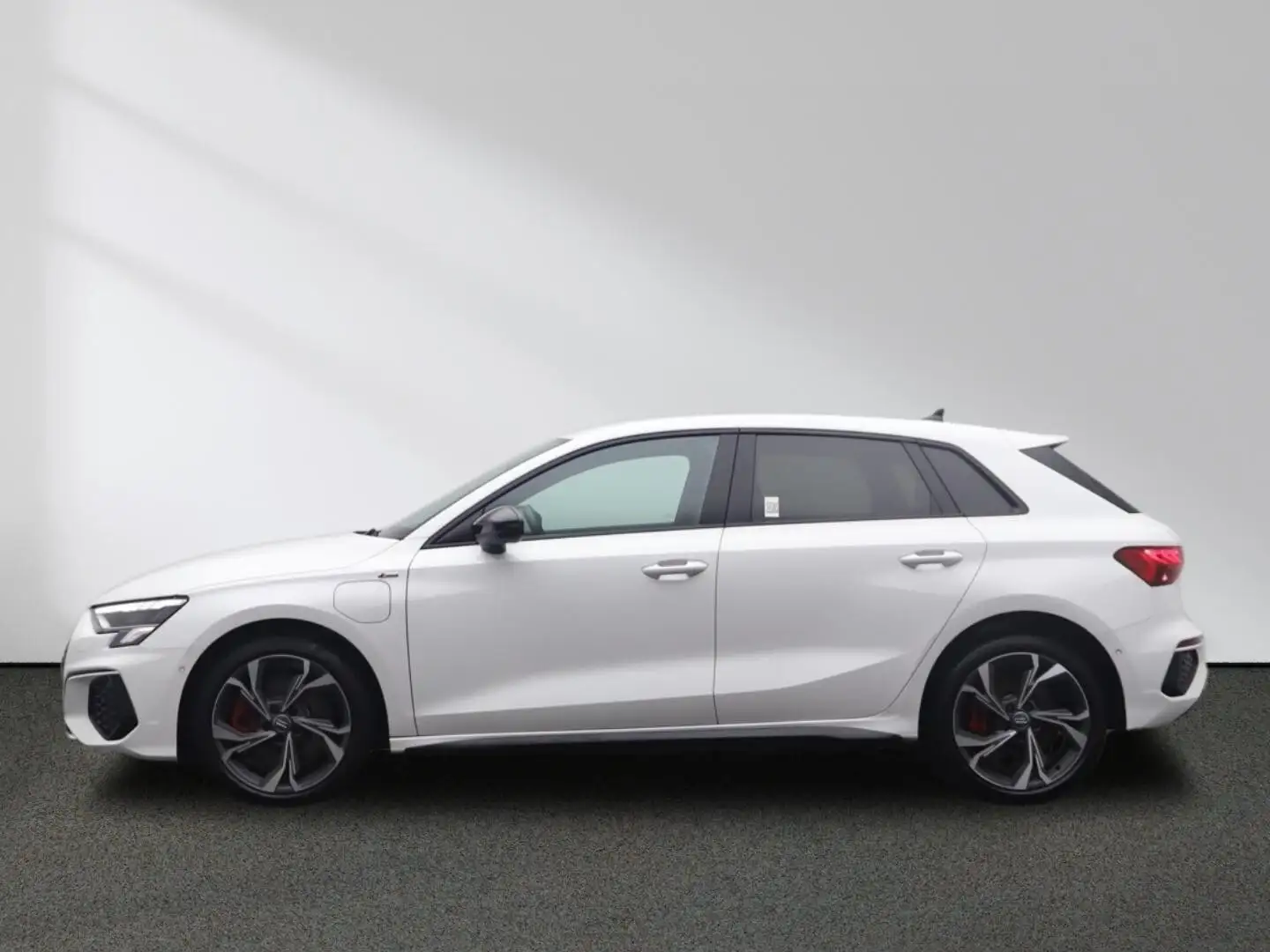 Audi A3 45 TFSI e S line S tronic MMI LED Weiß - 2