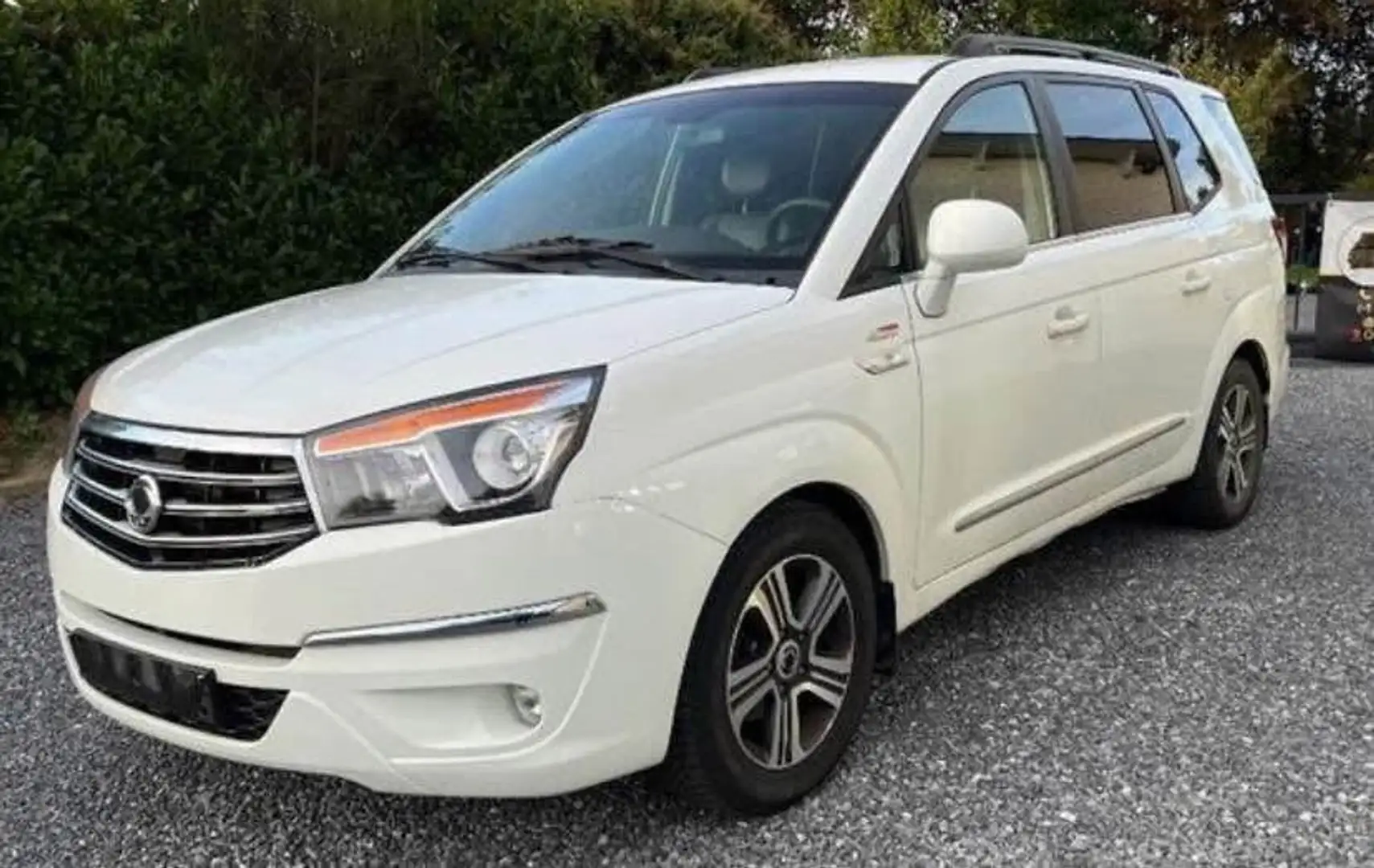 SsangYong Rodius Rodius 2.0 SV200e-XDi 4WD Quartz Bílá - 1