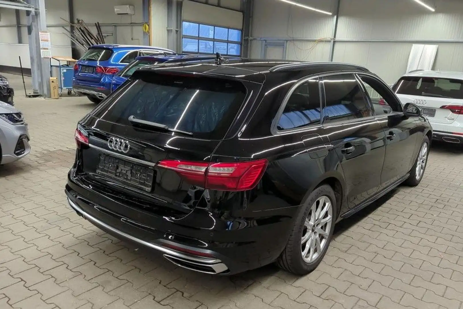 Audi A4 Avant 30 TDI Stronic LED Navi B&O Einparkh. Schwarz - 2