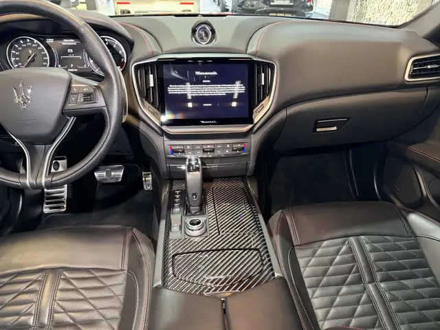 Maserati Ghibli view 13