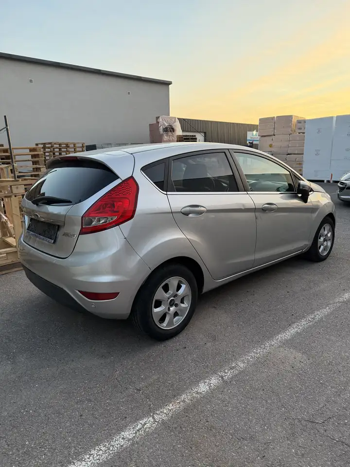 Ford Fiesta 5 portes — photo 3