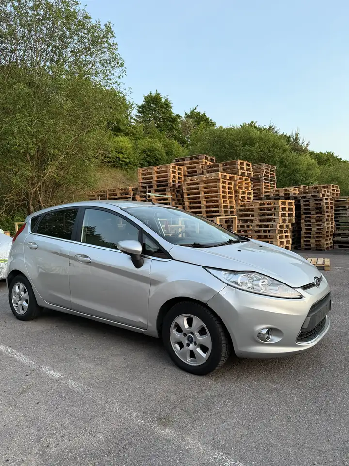 Ford Fiesta 5 portes — photo 2