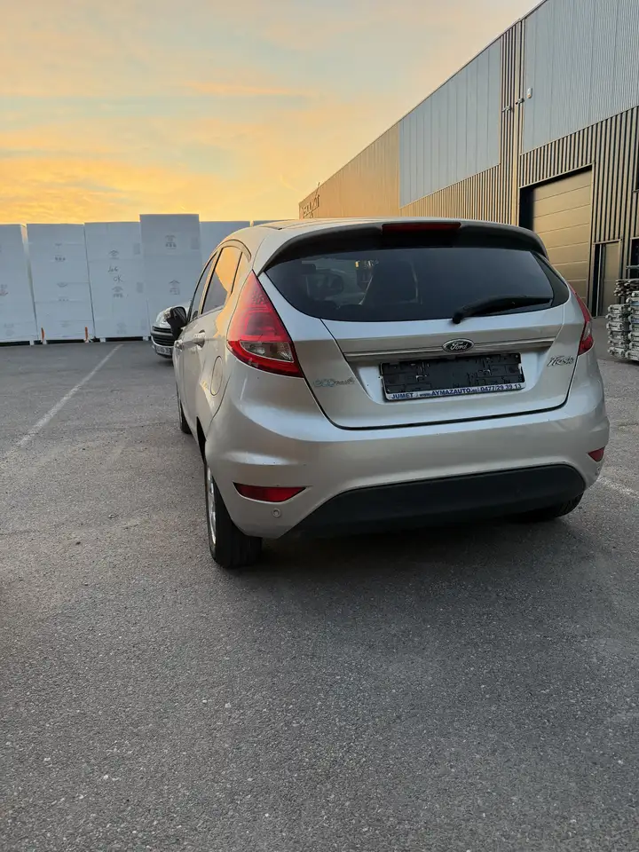 Ford Fiesta 5 portes — photo 4