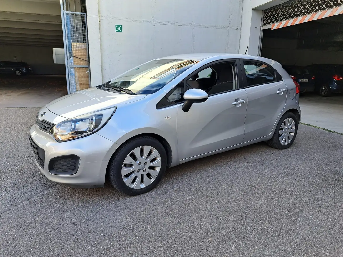 Kia Rio Edition 7 Grau - 1