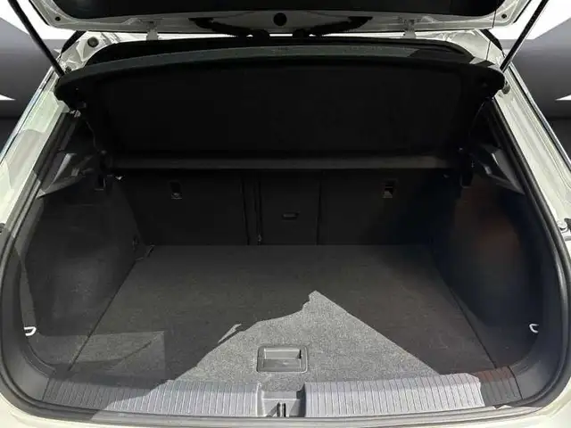 Volkswagen T-Roc view 7