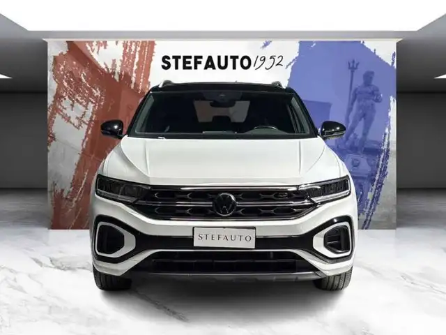Volkswagen T-Roc view 2