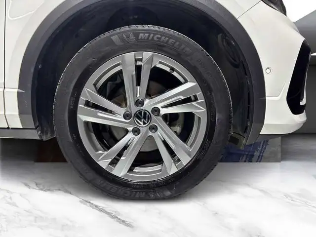 Volkswagen T-Roc view 8