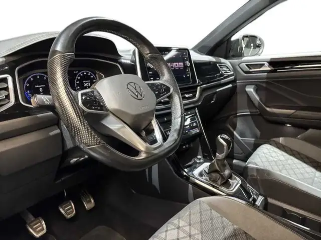 Volkswagen T-Roc view 11