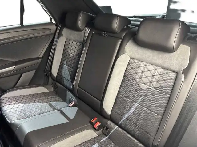 Volkswagen T-Roc view 9