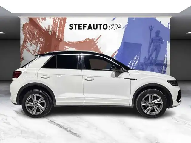 Volkswagen T-Roc view 3
