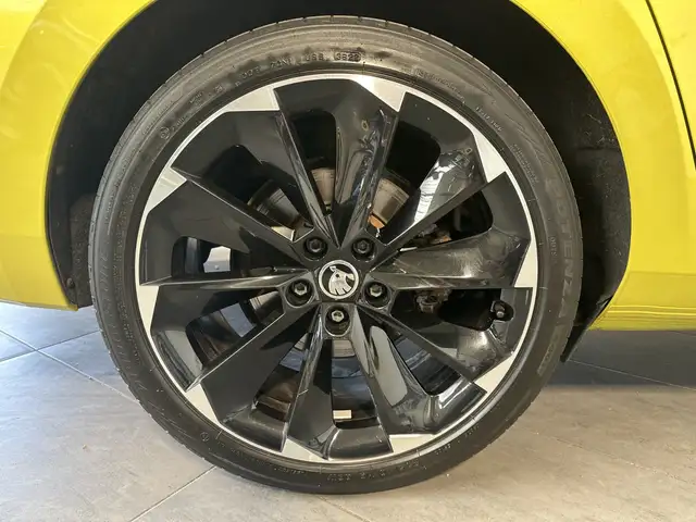 Skoda Superb view 3
