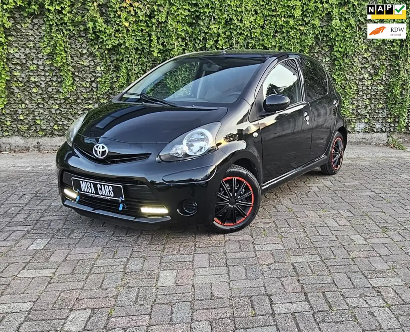 Toyota Aygo 1.0 VVT-i Aspiration Airco Elektrische Ramen Bluet Zwart - 1