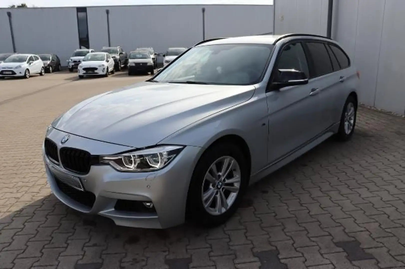 BMW 320 d Touring M-Paket*AHK*LED* Silber - 2