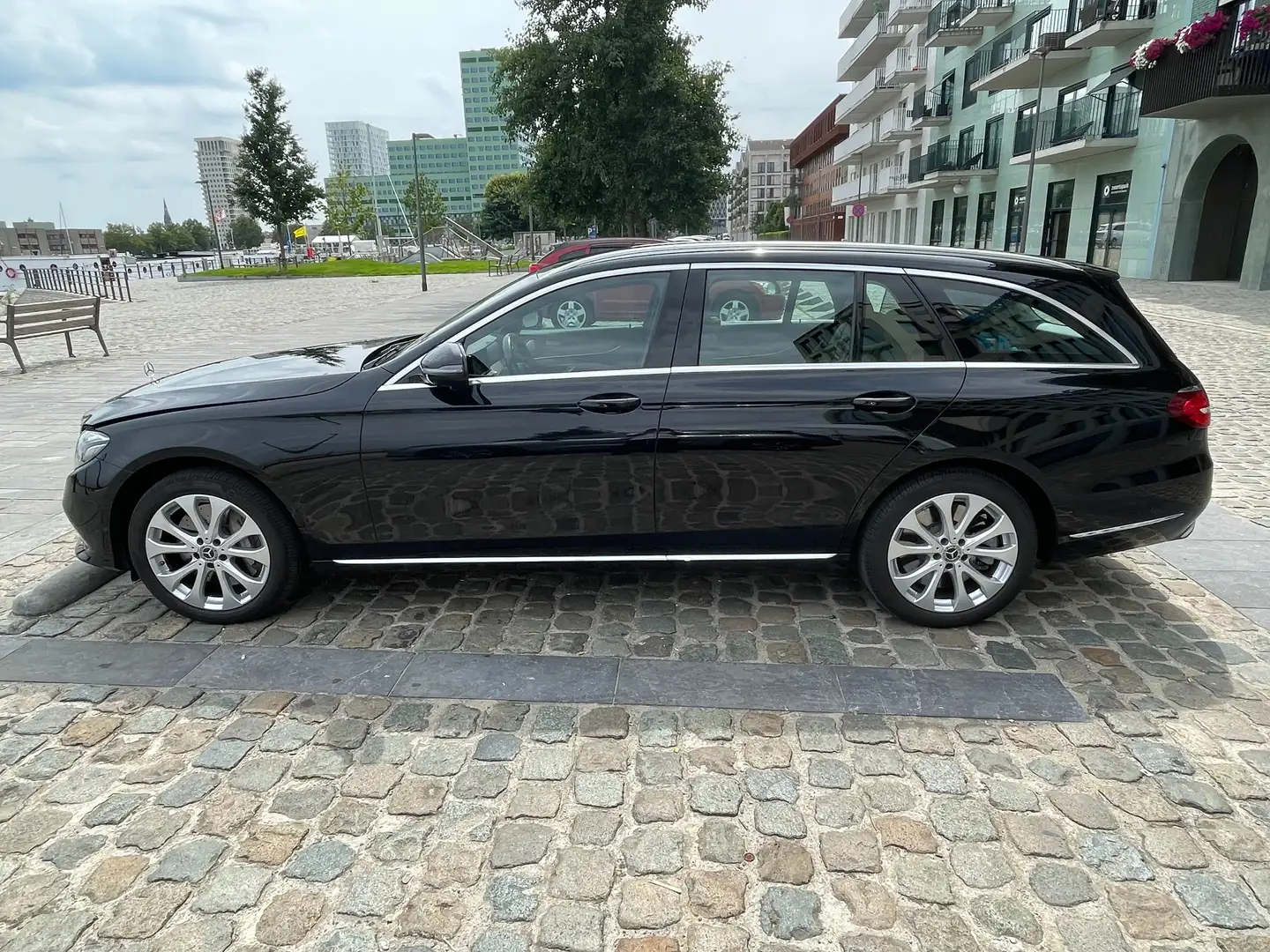 Mercedes-Benz E 450 E 450 4Matic T 9G-TRONIC Burmester sound Exclusive Zwart - 2