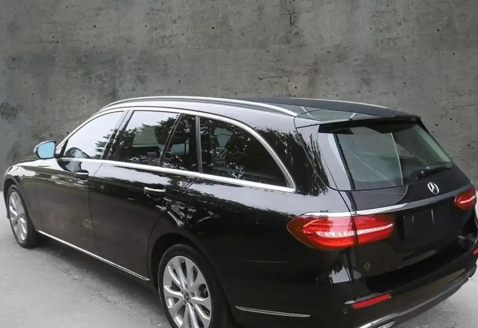 Mercedes-Benz E 450 E 450 4Matic T 9G-TRONIC Burmester sound Exclusive Zwart - 1